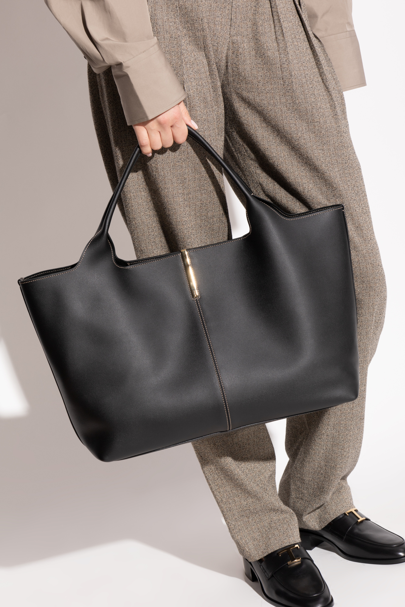 トートバッグ TOD'S Woman Tote bags Black XBWEBRA0300UBL B999 Woman BLACK Tod's Bag in Leather Medium XBWAPAF9300QRIPZB999